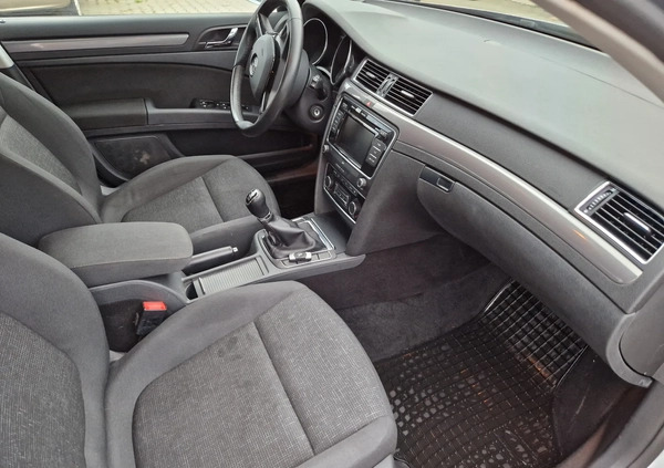 Skoda Superb cena 36900 przebieg: 270000, rok produkcji 2014 z Miłosław małe 154